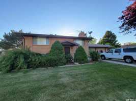 featured image of 844 S Artistic Cir
