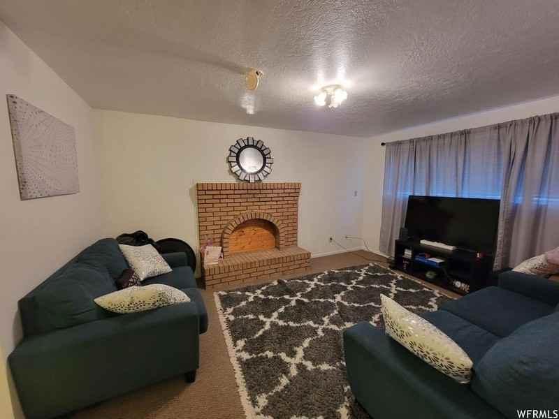 844 S Artistic Cir - Photo 3 of 9