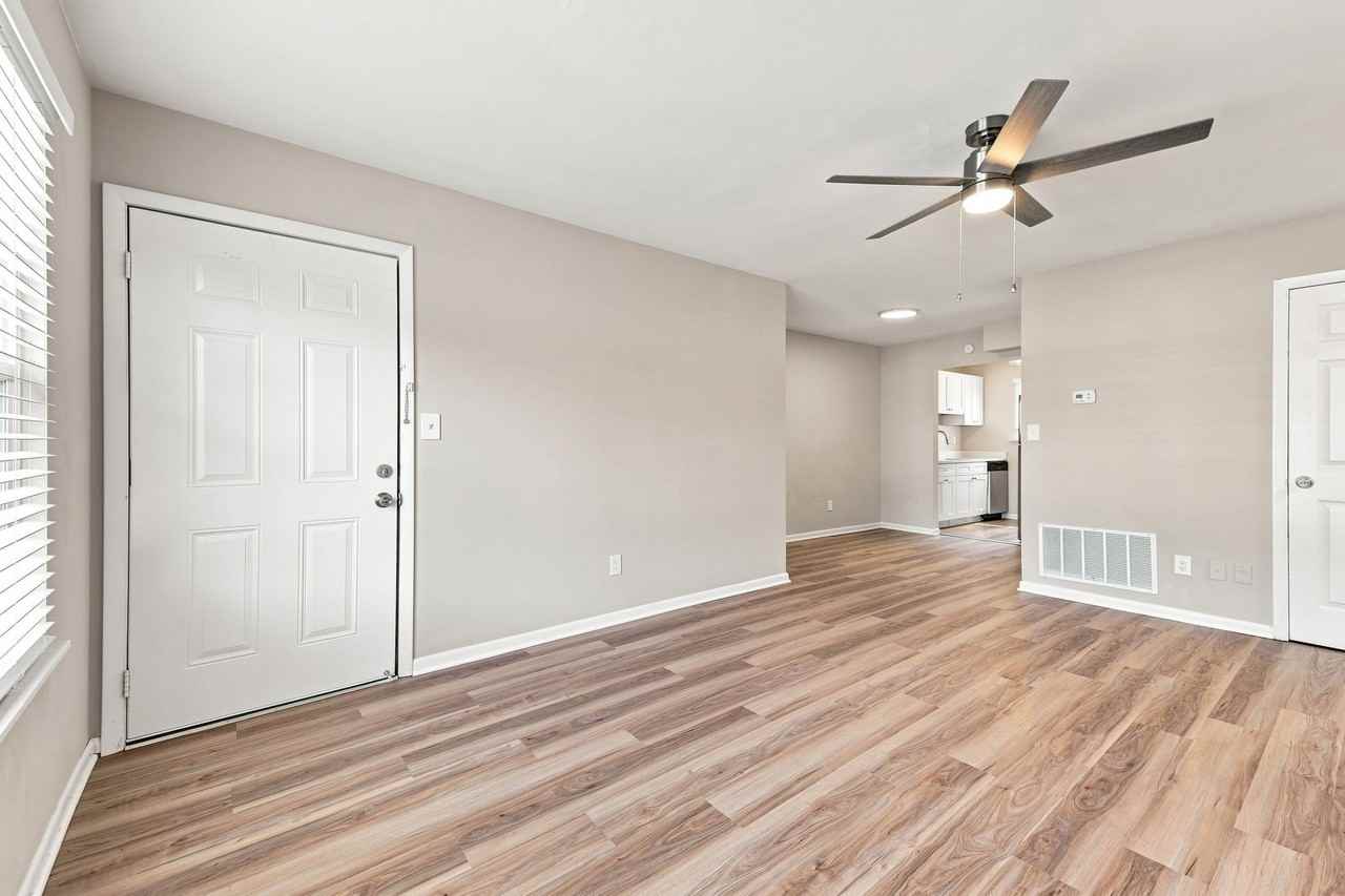 200 Kilby Shores Dr #C4 - Photo 3 of 18