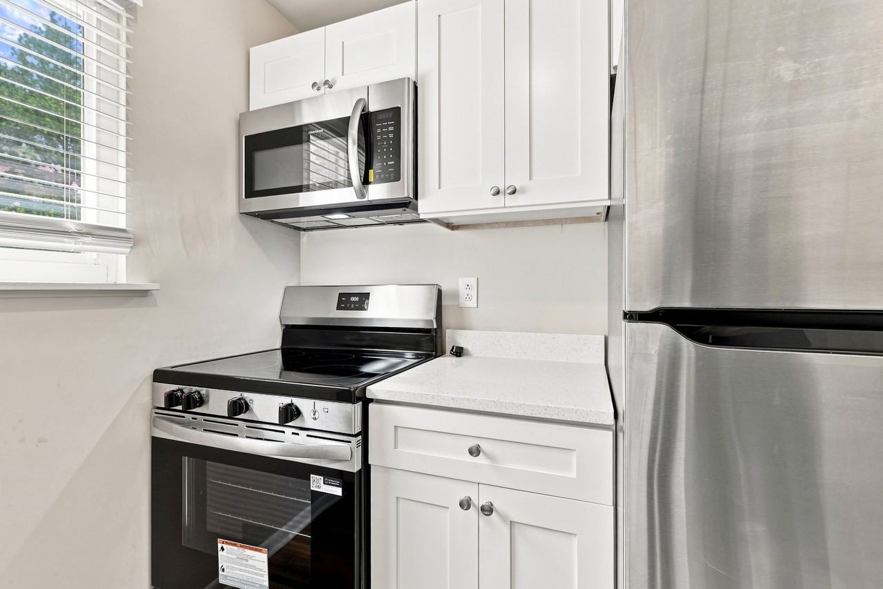 200 Kilby Shores Dr #C4 - Photo 5 of 18