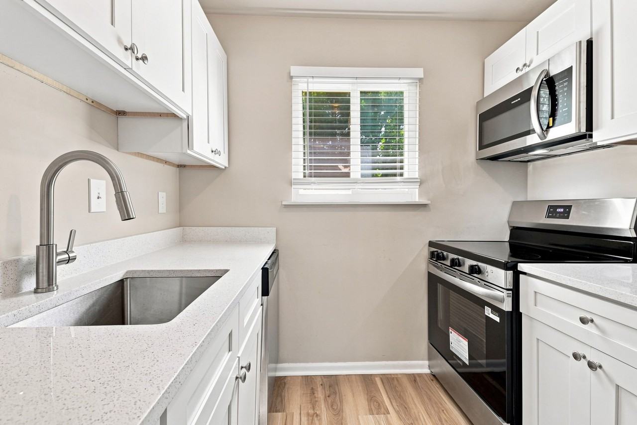 200 Kilby Shores Dr #C4 - Photo 6 of 18