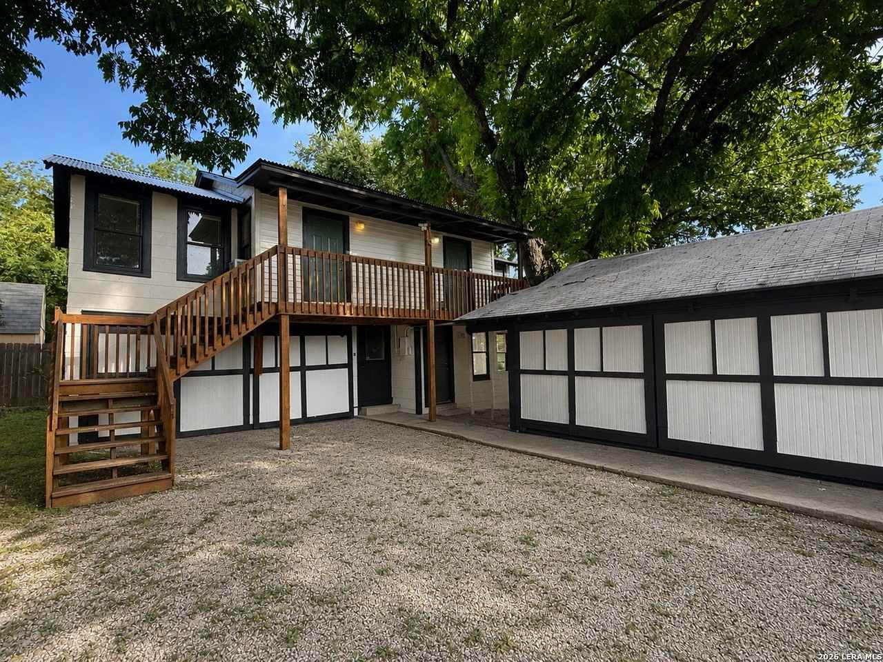 843 Cross St - Photo 3 of 20