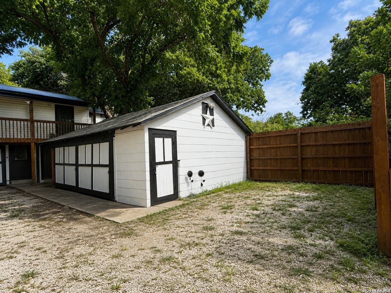 843 Cross St - Photo 4 of 20