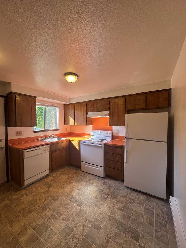P068S - Photo 3 of 10