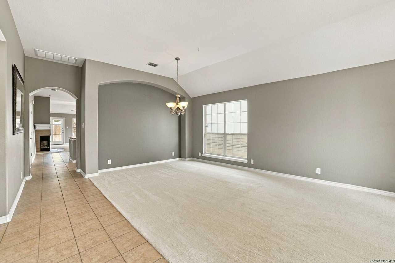 240 Nomad Ln - Photo 5 of 25