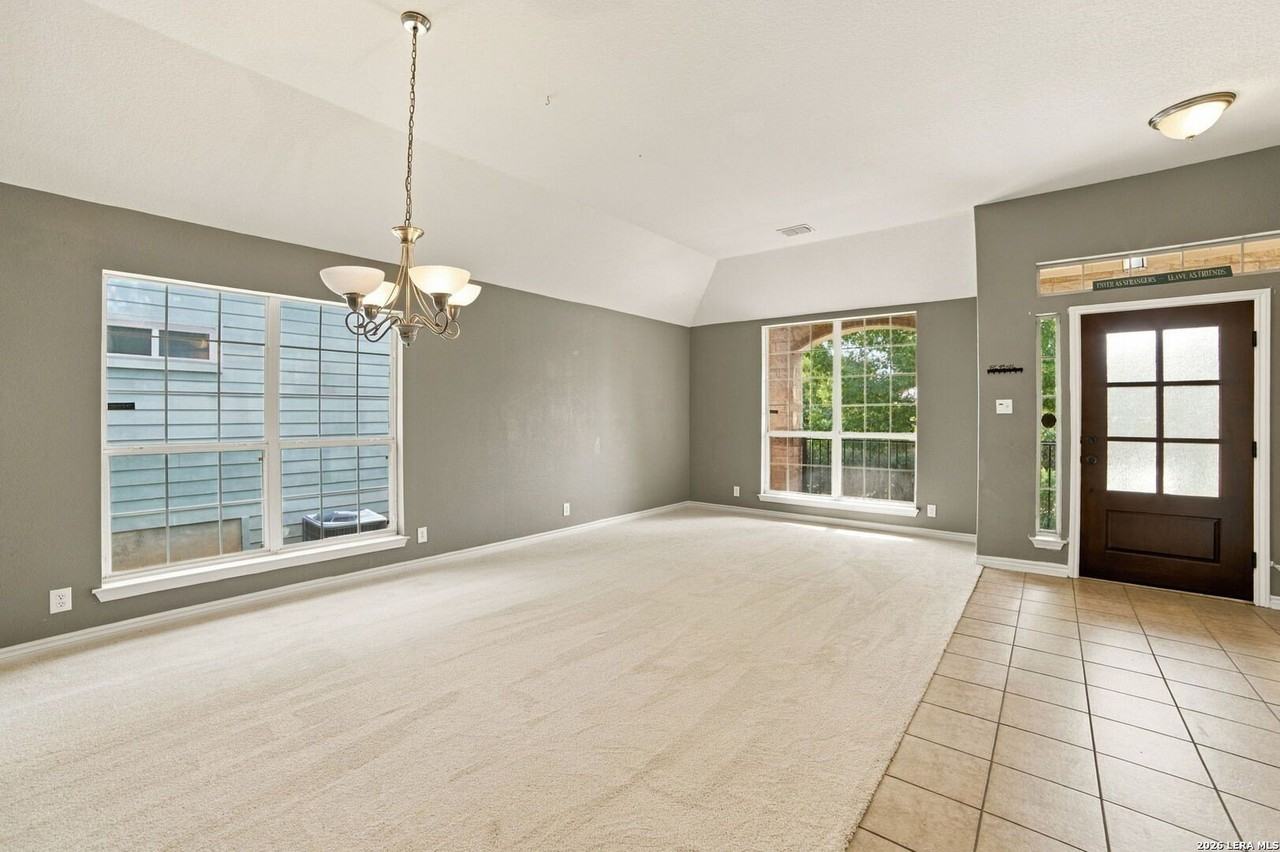 240 Nomad Ln - Photo 6 of 25