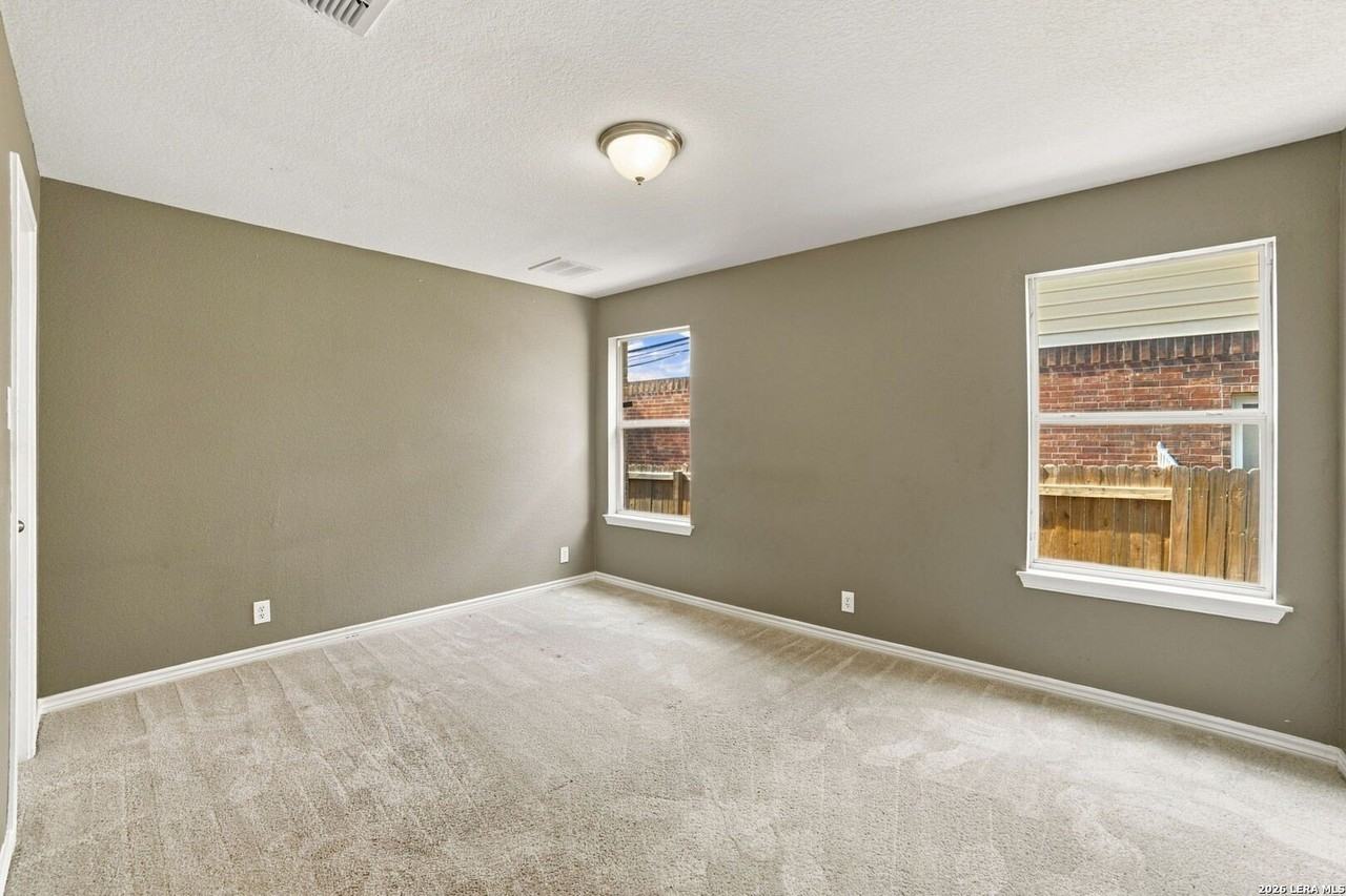 240 Nomad Ln - Photo 7 of 25