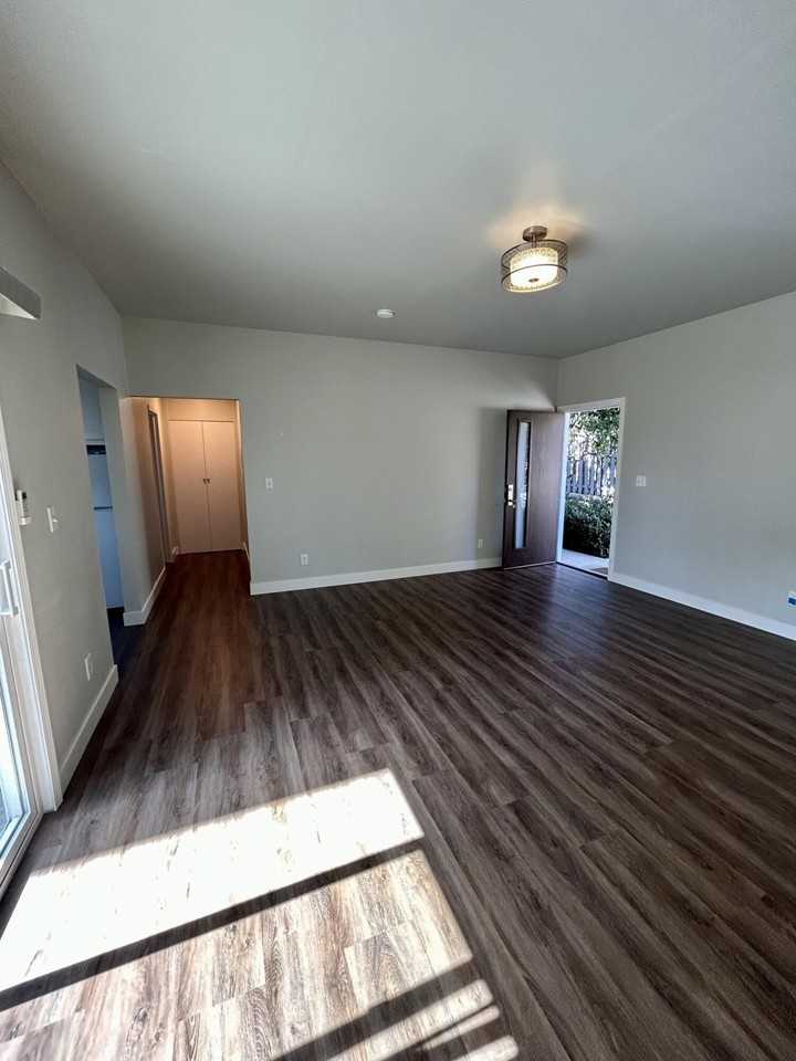 47 Ocean View Ave #1 - Photo 3 of 8
