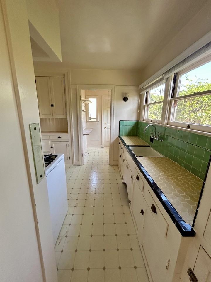 220 E Sola St #8 - Photo 4 of 10