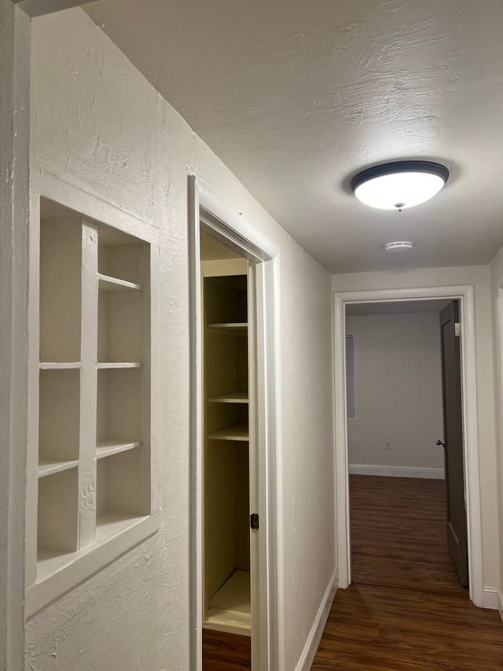 1111 Mistletoe Ln #C - Photo 7 of 15