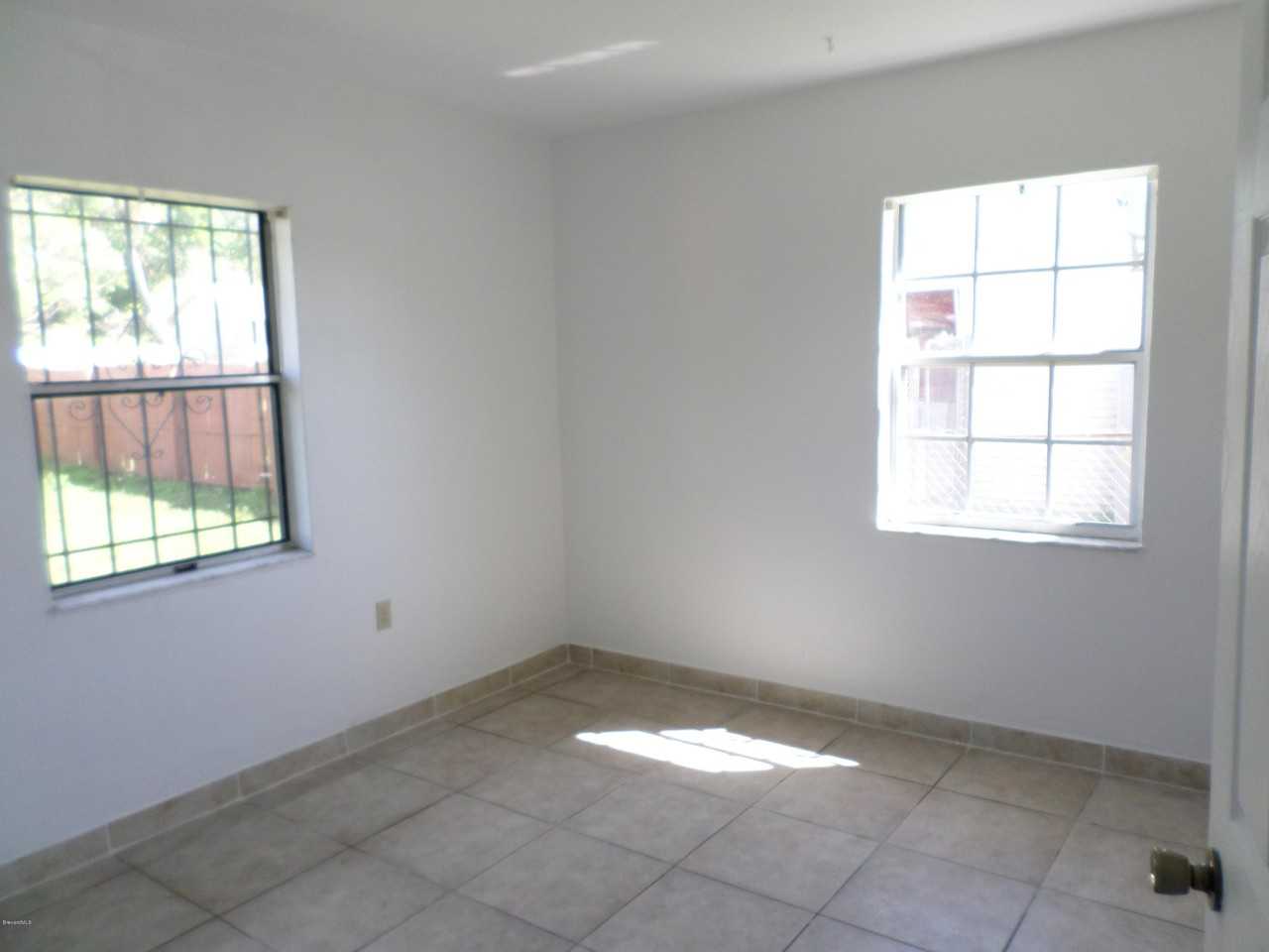 138 Cocoa Pl - Photo 3 of 7