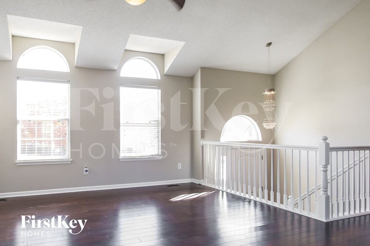 626 N Crest Dr - Photo 2 of 14