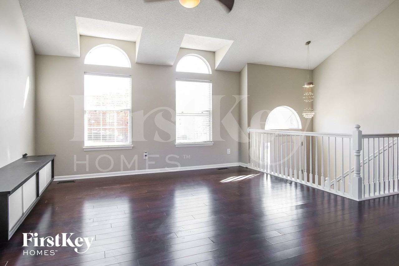 626 N Crest Dr - Photo 4 of 14