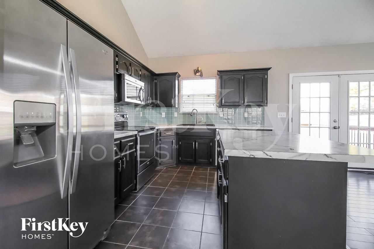 626 N Crest Dr - Photo 6 of 14