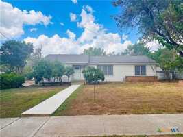 featured image of 726 W San Antonio St