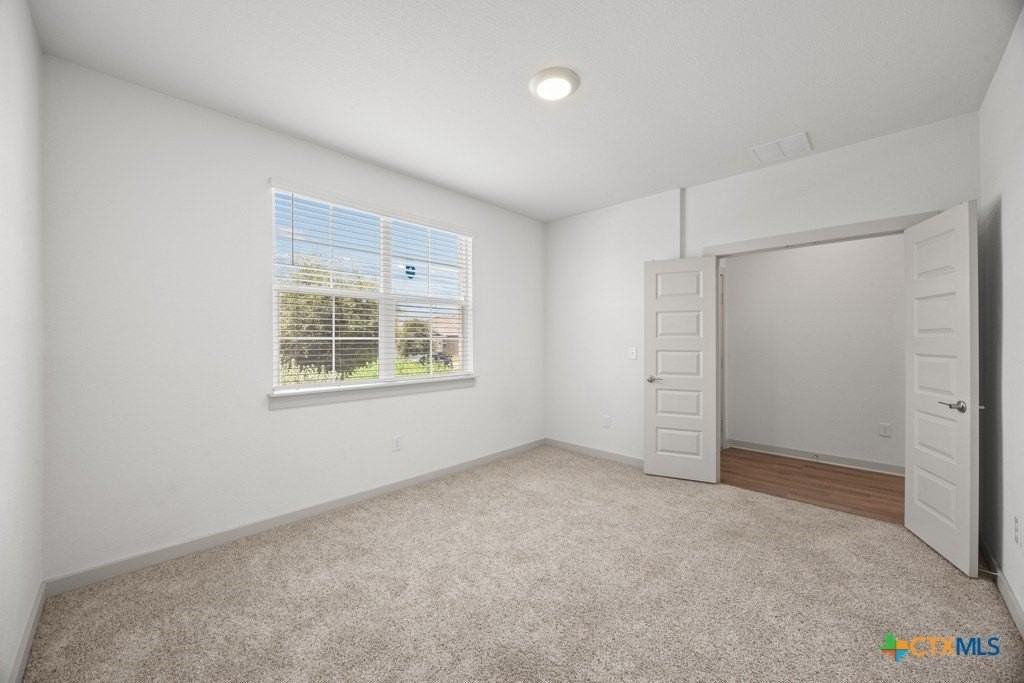 10601 Seguin St - Photo 6 of 37
