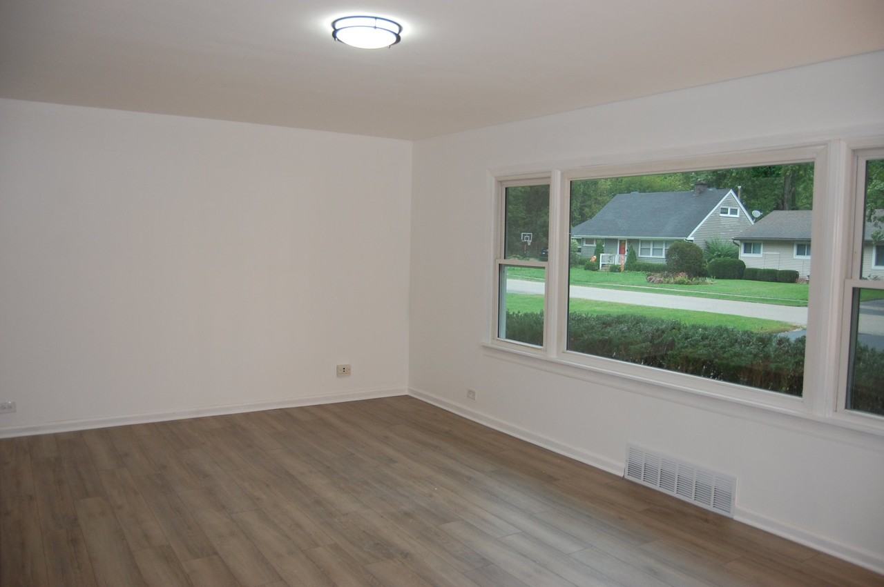 358 Behm Dr - Photo 2 of 19