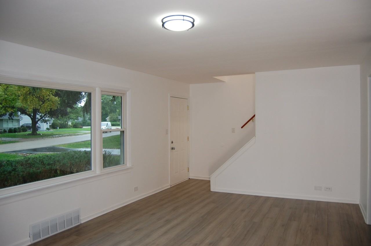 358 Behm Dr - Photo 4 of 19