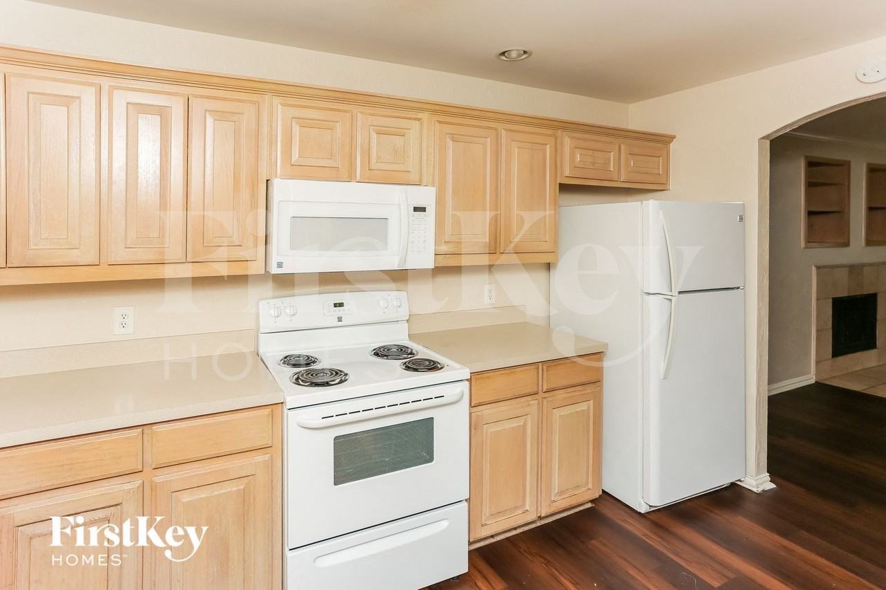 5305 Jordan Ridge Dr - Photo 5 of 16