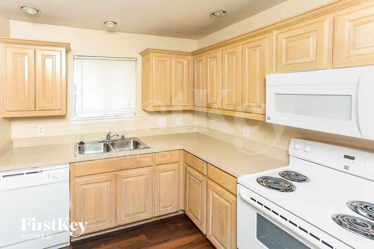 5305 Jordan Ridge Dr - Photo 6 of 16