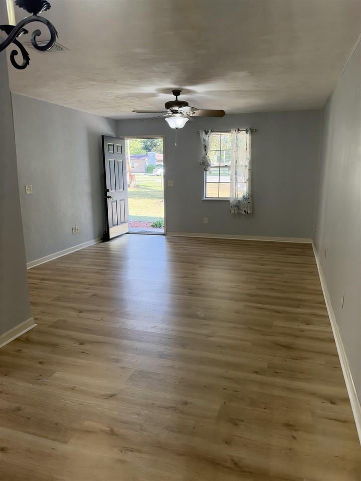 4256 Carrington Ct - Photo 5 of 16