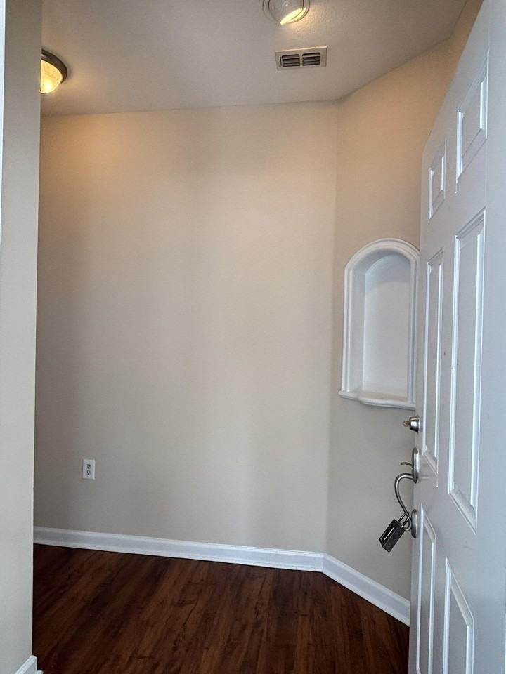 1320 Hendrix Rd #406 - Photo 4 of 39