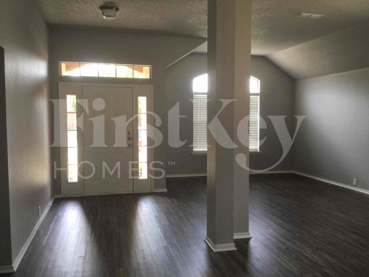 4715 Cadillac Blvd - Photo 2 of 38