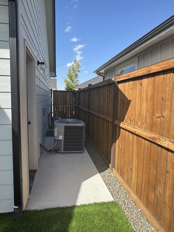 8400 W Meltwater Ln - Photo 5 of 20