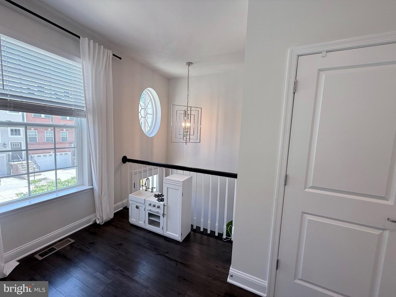 1022 Bluebells Rd - Photo 4 of 40