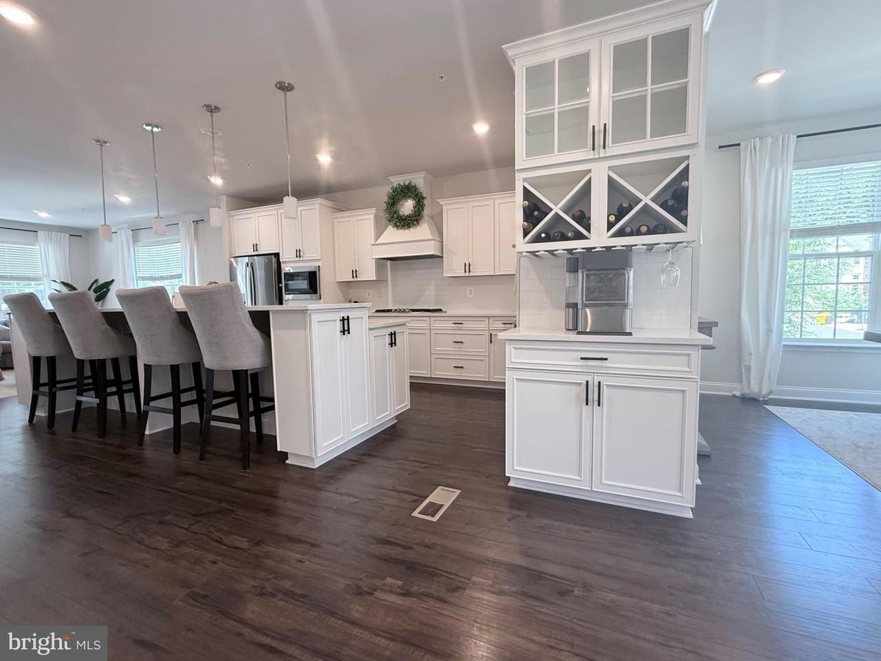 1022 Bluebells Rd - Photo 6 of 40