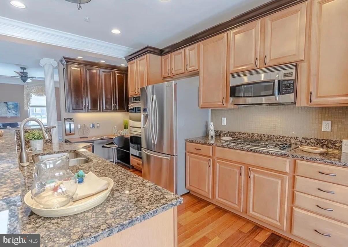 906 Oldham St - Photo 4 of 23