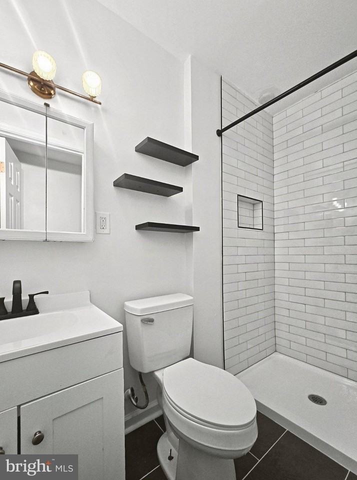 1717 Latrobe St - Photo 3 of 18