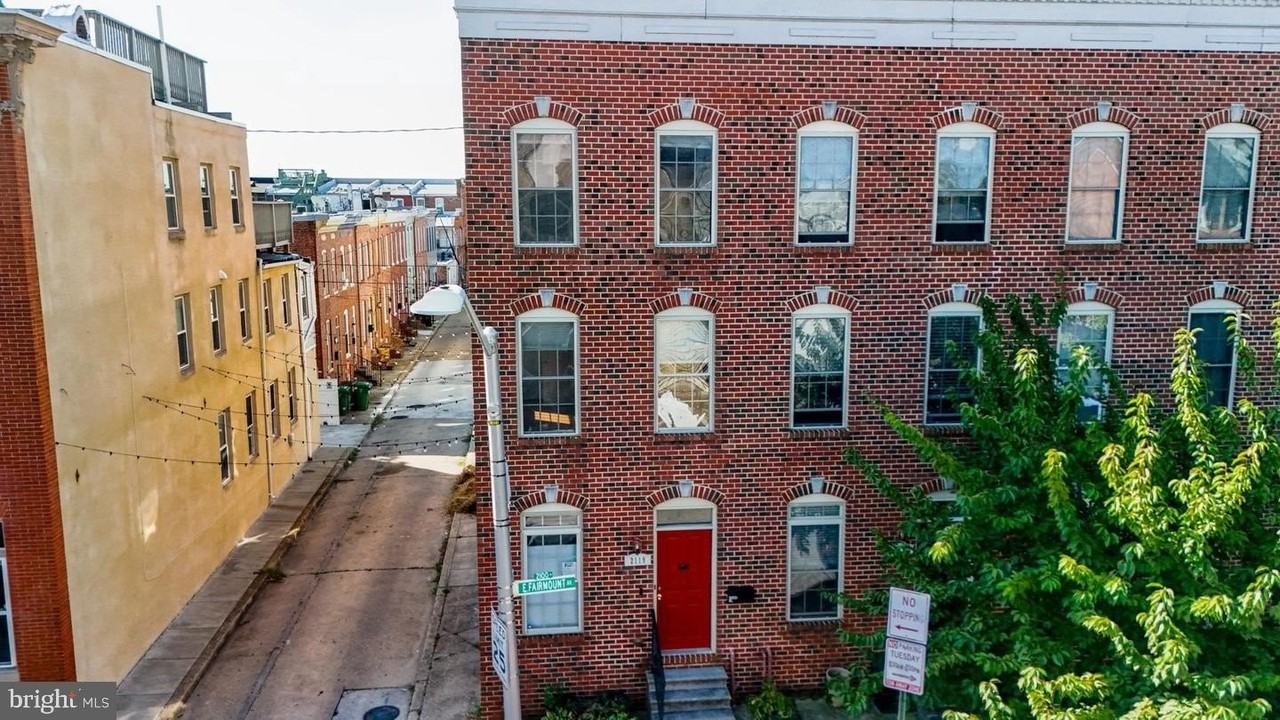 2119 E Fairmount Ave - Photo 2 of 50
