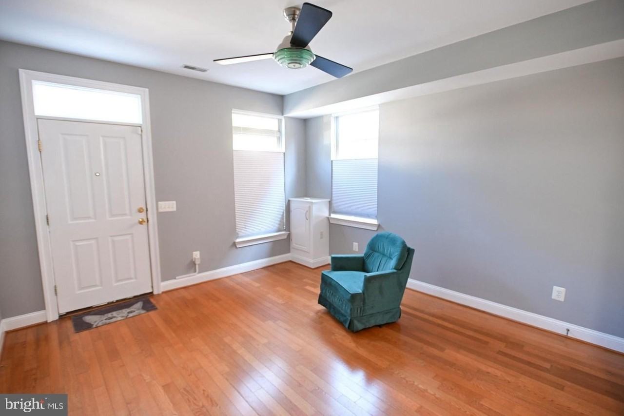 2119 E Fairmount Ave - Photo 6 of 50