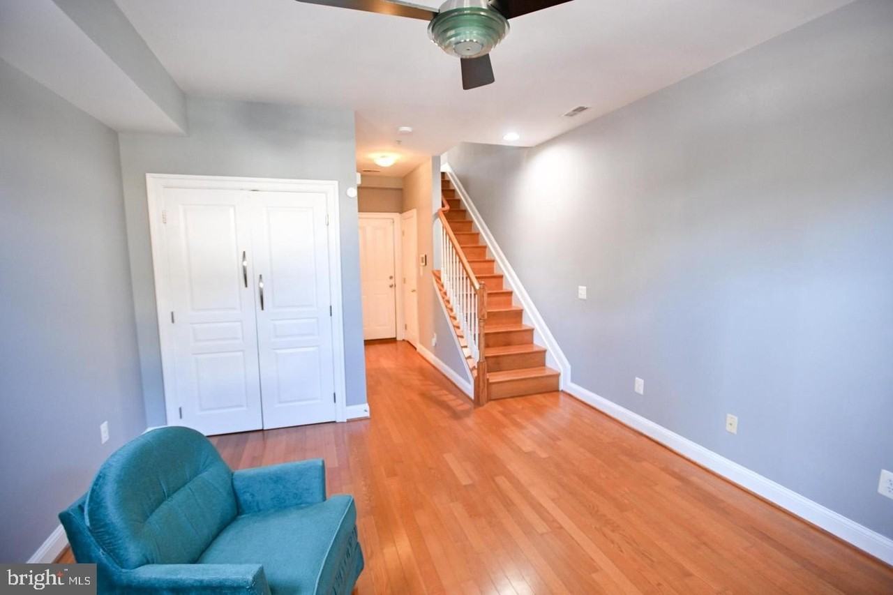 2119 E Fairmount Ave - Photo 7 of 50