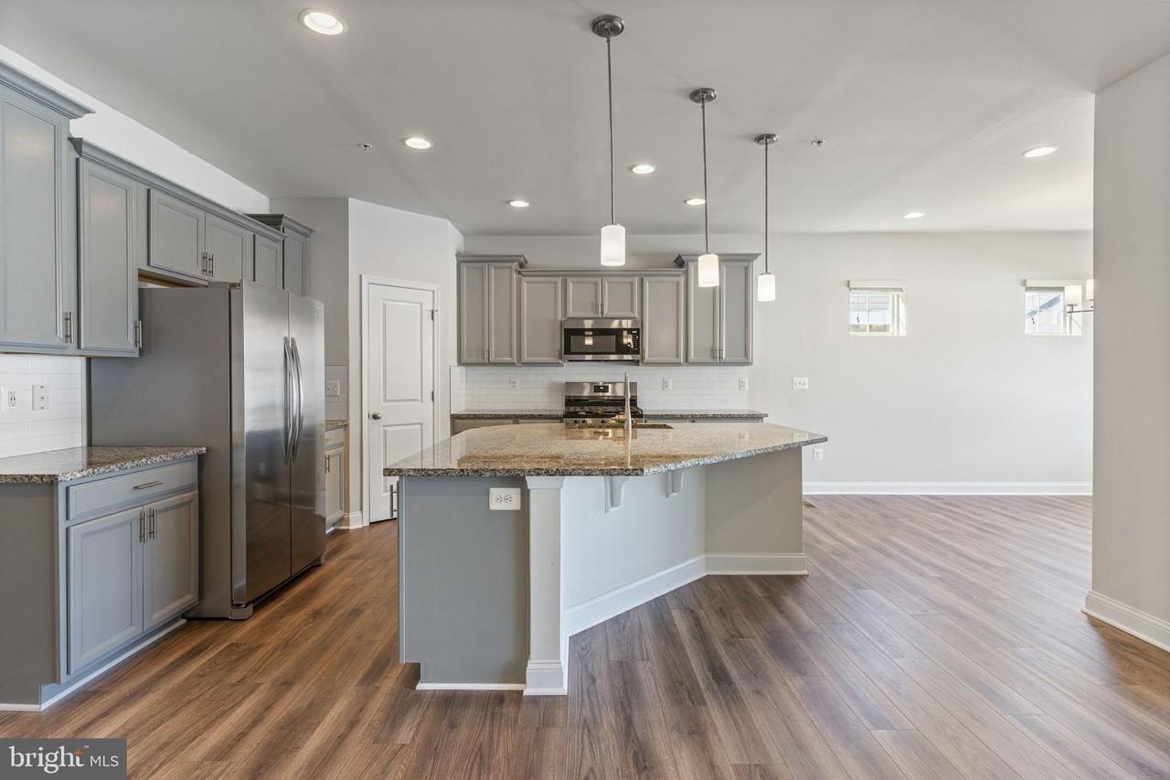 11337 Flag Ct - Photo 2 of 30