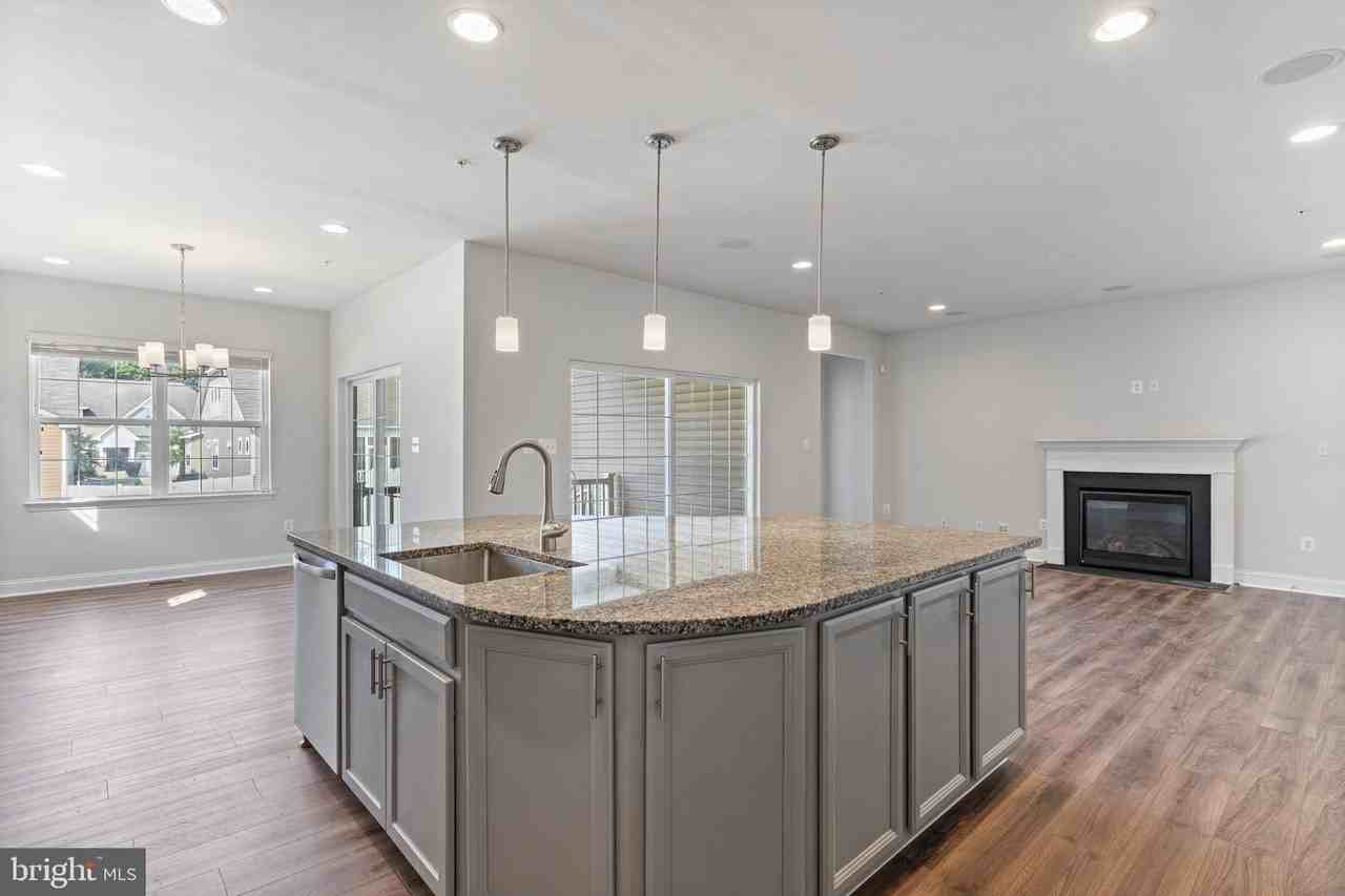 11337 Flag Ct - Photo 3 of 30