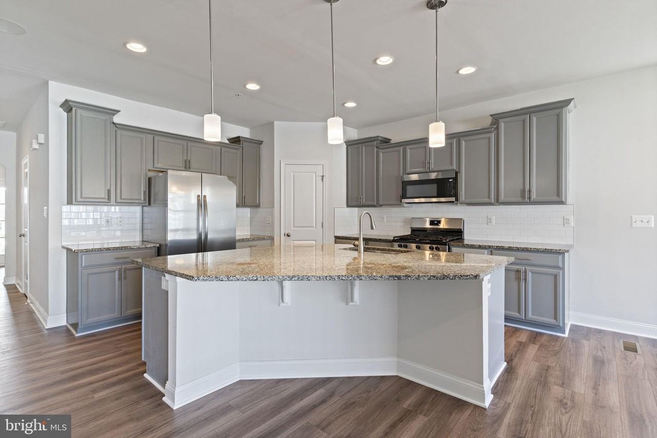11337 Flag Ct - Photo 6 of 30