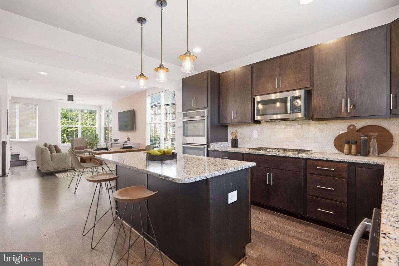 1474 Trafalgar Ln #13 - Photo 4 of 38