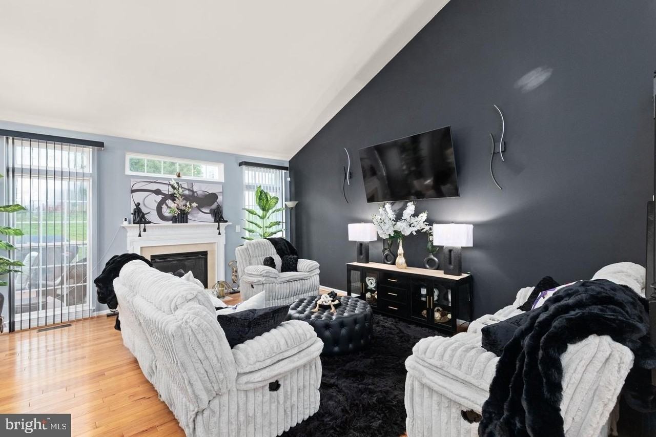 312 Seattle Slew Pl - Photo 6 of 50