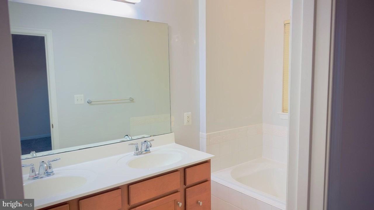 7420 Singers Way - Photo 5 of 36