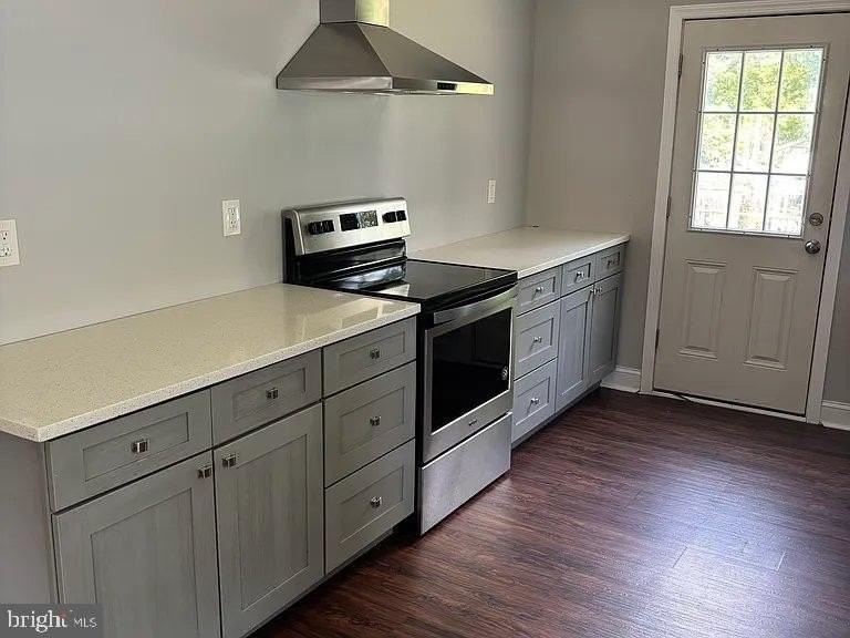 9940 Naylor Ave - Photo 4 of 14