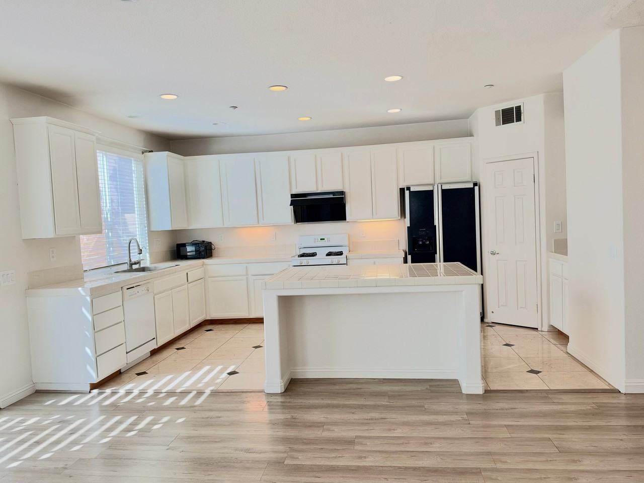 14679 Decoy Ln - Photo 4 of 20