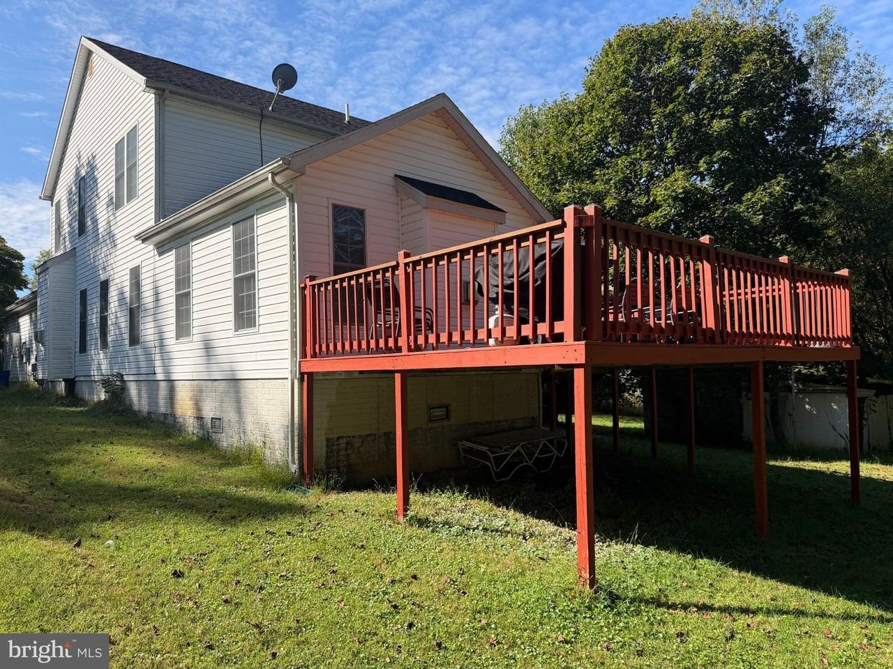 712 Hollywood Ave - Photo 3 of 33