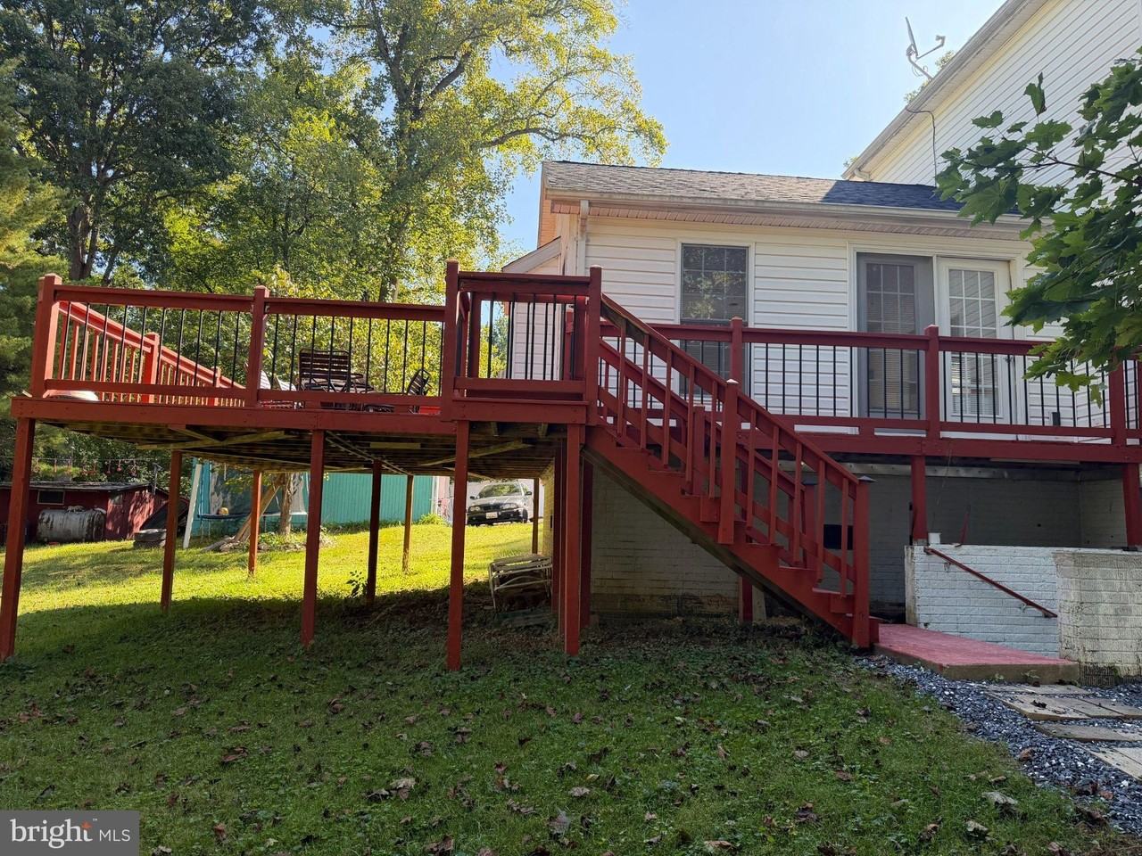 712 Hollywood Ave - Photo 4 of 33