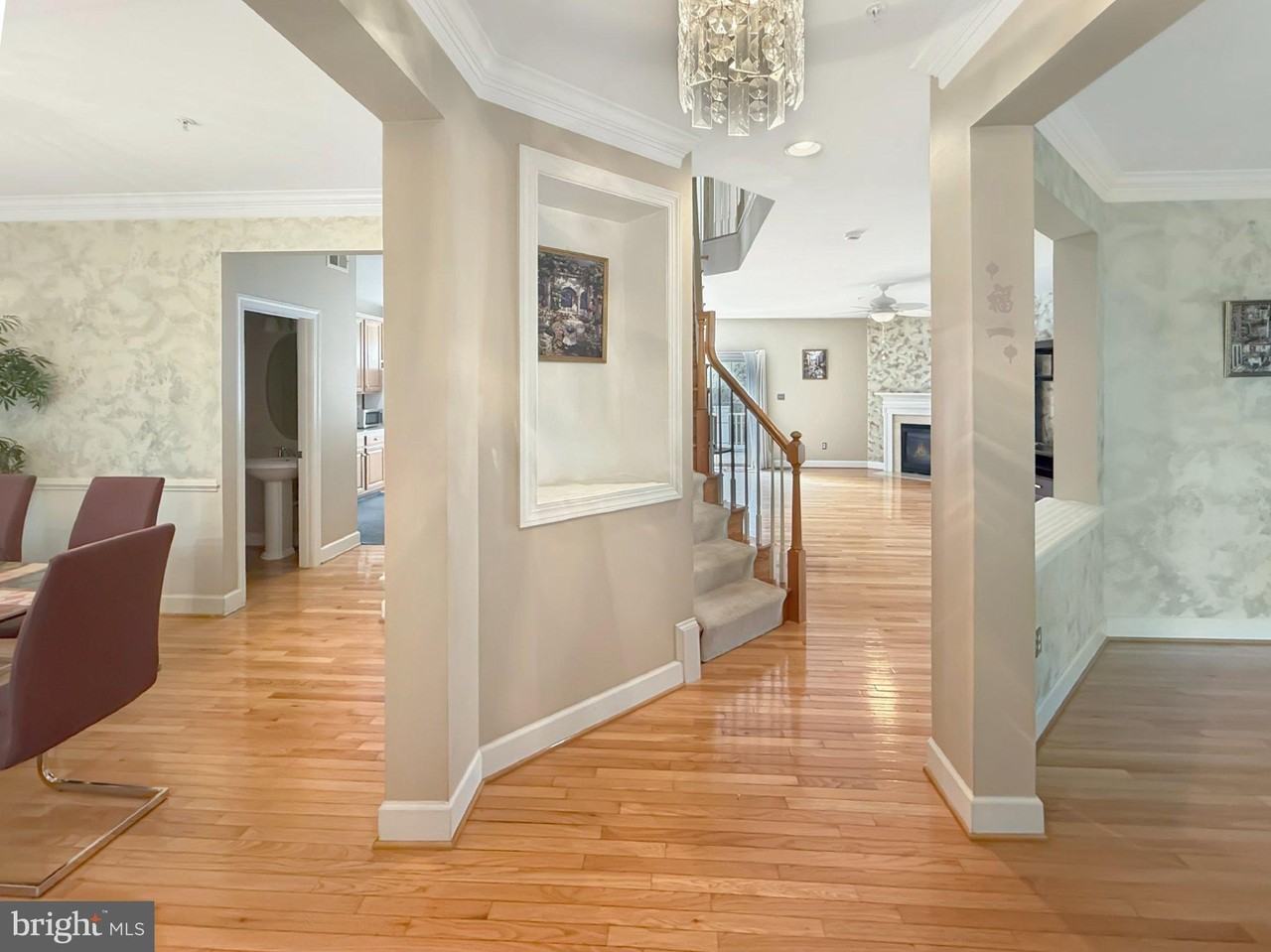 817 Royal Cres - Photo 4 of 28