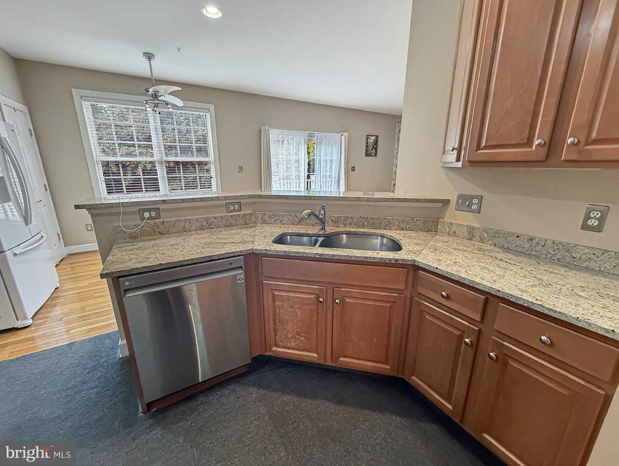 817 Royal Cres - Photo 6 of 28
