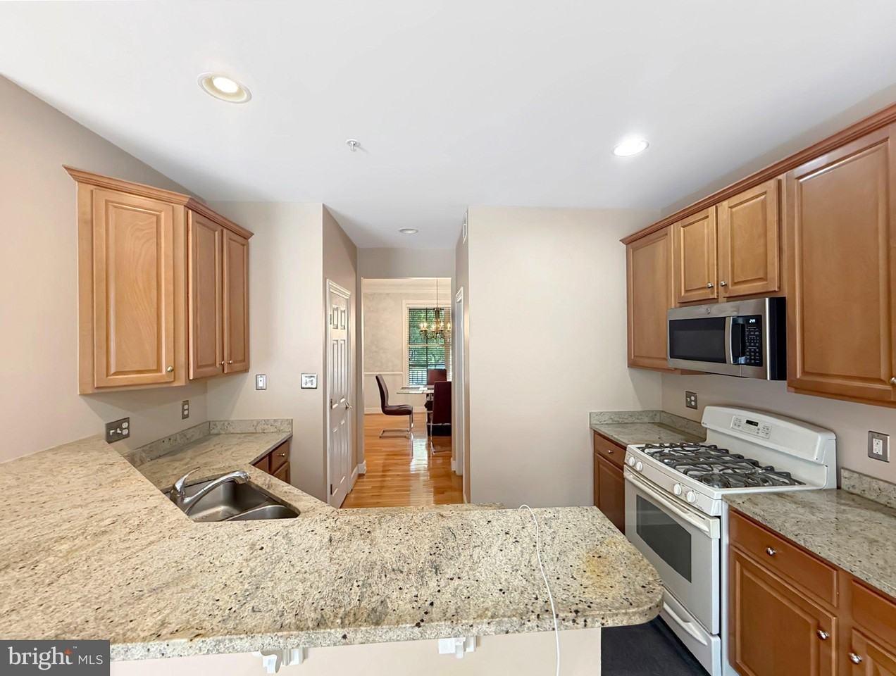 817 Royal Cres - Photo 7 of 28