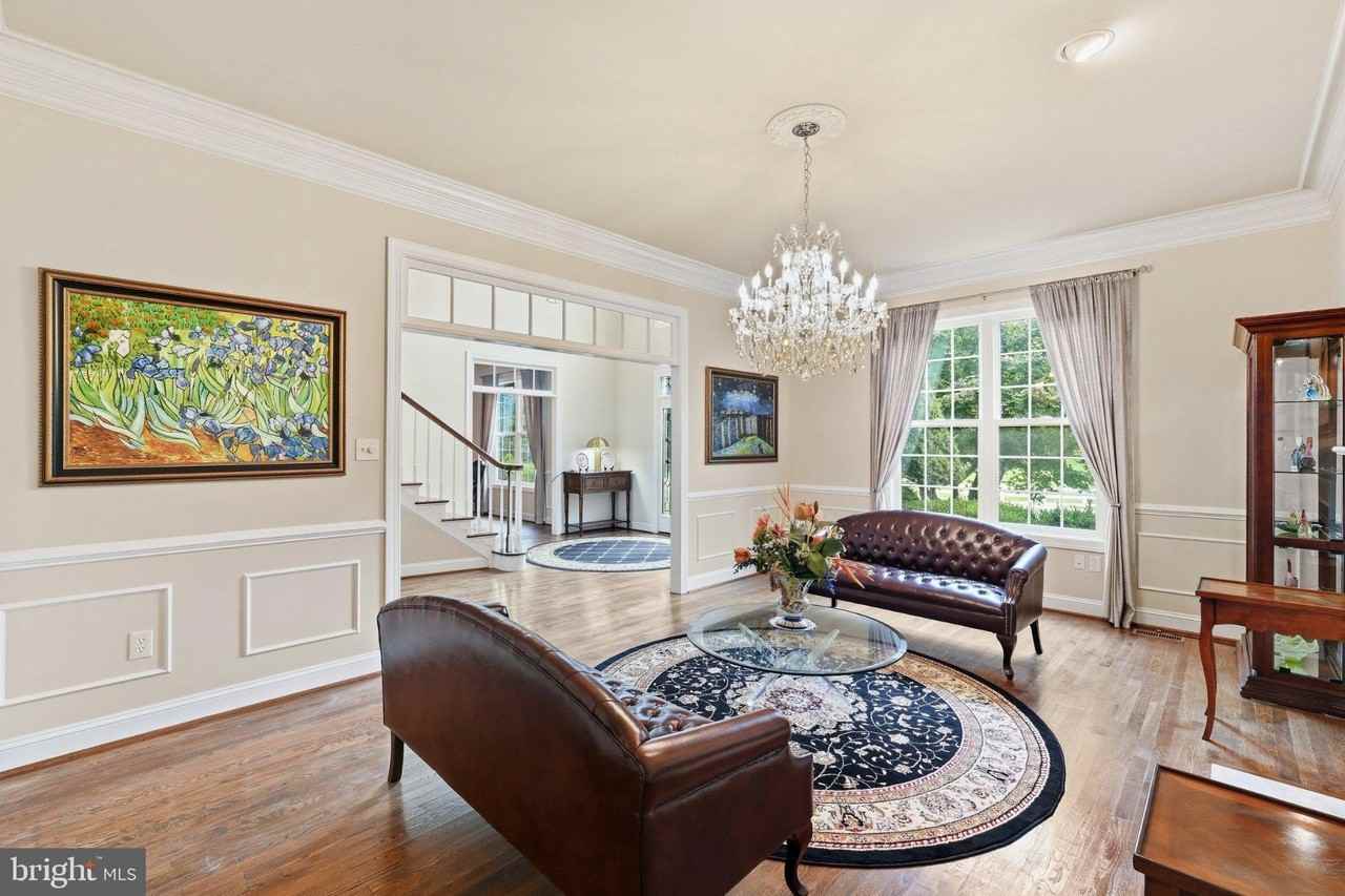 13010 Boswell Ct - Photo 3 of 33