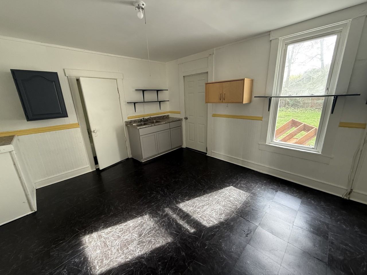 243 Chestnut Avenue - Photo 4 of 6